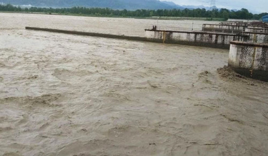 महाकालीमा पानीको बहाव बढ्यो, सवारीसाधन आवतजावतमा रोक