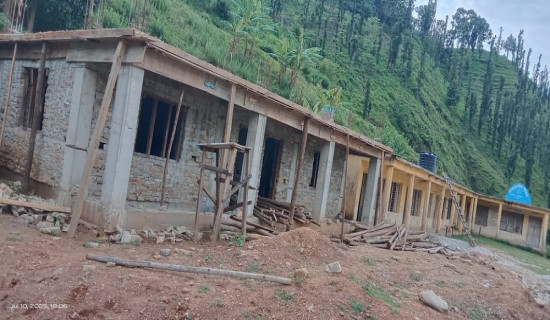 बजेट अभावमा विद्यालय भवन अधुरो
