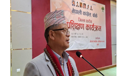 प्रधानमन्त्री ओली झापामा