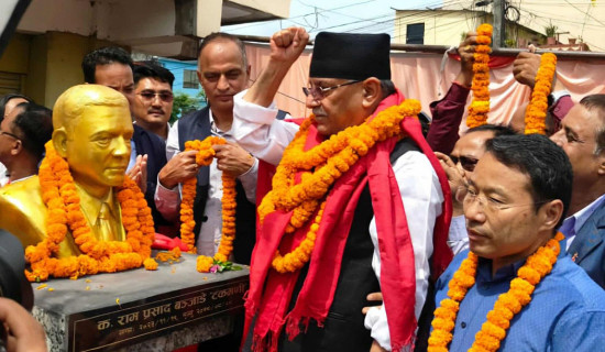 अध्यक्ष प्रचण्डद्वारा टङ्कमणिको शालिक अनावरण