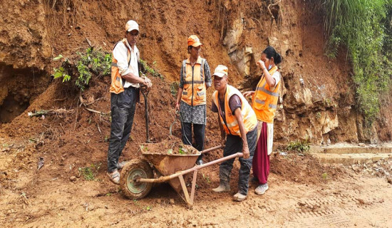 सडक बनाउँदै बिते तीन दशक