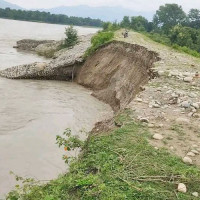 पाठ्यपुस्तकको पर्खाइमा बाजुराका विद्यार्थी