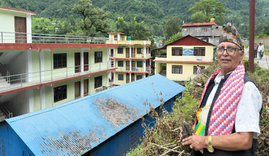पाठ्यपुस्तकको पर्खाइमा बाजुराका विद्यार्थी