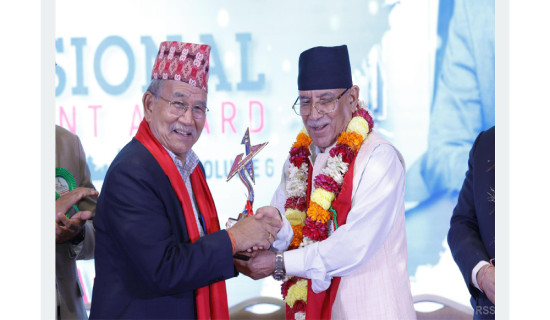 ललितपुर महानगरप्रमुख महर्जन ‘एक्सिलेन्स अर्वान गभर्नेन्स अवार्ड’बाट सम्मानित