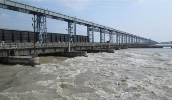 सप्तकोसीमा जलसतह बढेपछि ३८ ढोका खोलियो