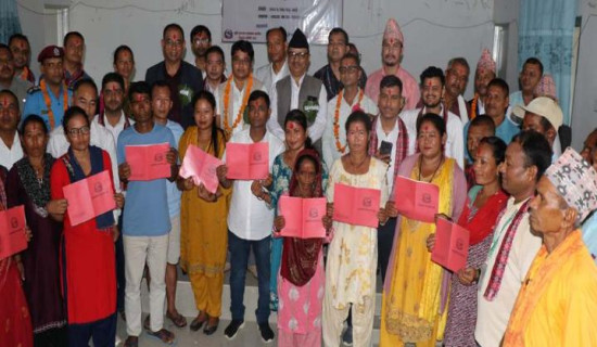 दाङमा भूमिहीनलाई पुर्जा वितरणको काम तीव्र