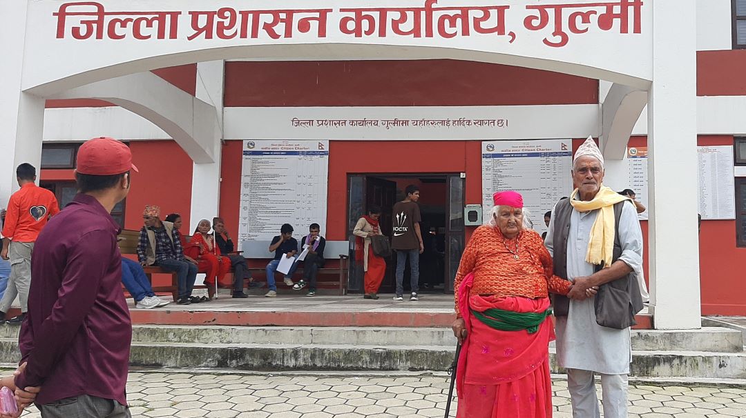 परिचयपत्र बनाउन प्रशासनमा ज्येष्ठ नागरिकको भिड