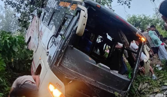 गोरखा बस दुर्घटनाका घाइते दुई जनालाई काठमाडौँ पठाइयो