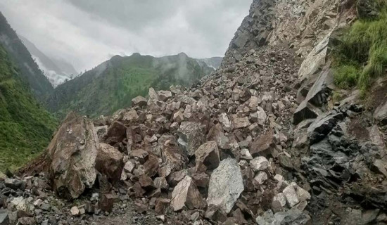 कर्णाली कोरिडोर पहिरोले अवरुद्ध