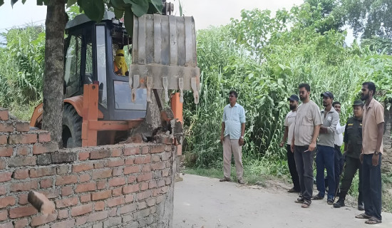 रामग्राम नगरपालिकाले भत्कायो १५ वटा घर, टहरा
