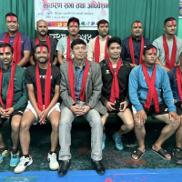 नेपालगन्जमा महावीर पुनको पुस्तक एक हजार सात सय थान विक्री
