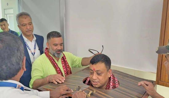 राहदानी खोज्नेको चाप थेग्न हम्मे
