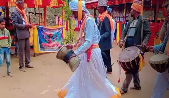 सुदूरपश्चिमको हुडकेली लोकनृत्य लोप हुने सङ्घारमा