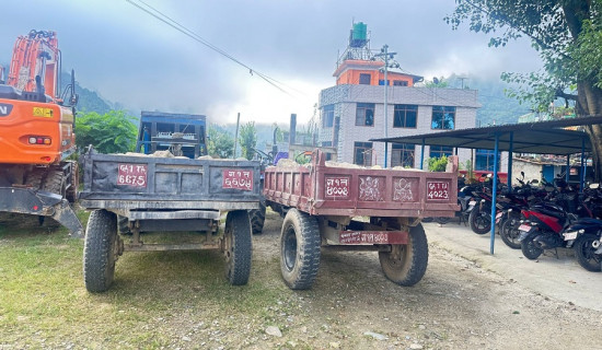 अवैधरुपमा नदीजन्य पदार्थ उठाउँदै गरेका आठ ट्याक्टर नियन्त्रणमा