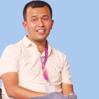 जुर्मुराउँदै रङ्गमञ्च