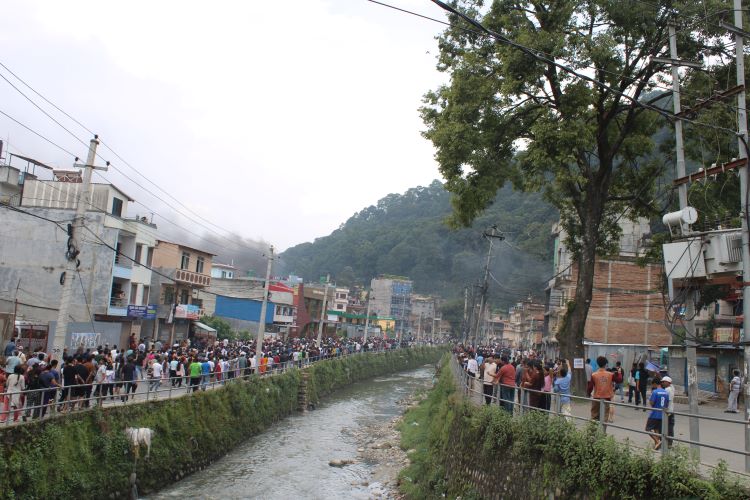 काठमाडौंका विभिन्न स्थानमा प्रदर्शन र आगजनी