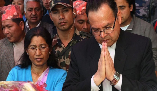 खनालपत्नी चित्रकारको वर्न अस्पतालको आइसियूमा उपचार हुँदै
