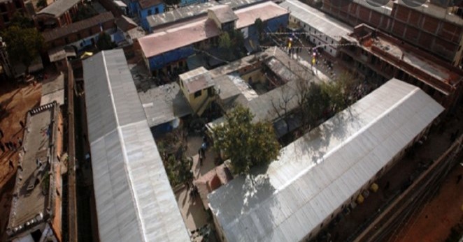 ११ हजार ५०५ कैदी भागे, खोजी जारी