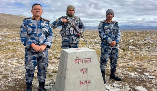 सशस्त्र प्रहरी वरिष्ठ उपरीक्षक श्रेष्ठद्धारा हिल्सा र लाप्चाका सिमास्तम्भको अनुगमन