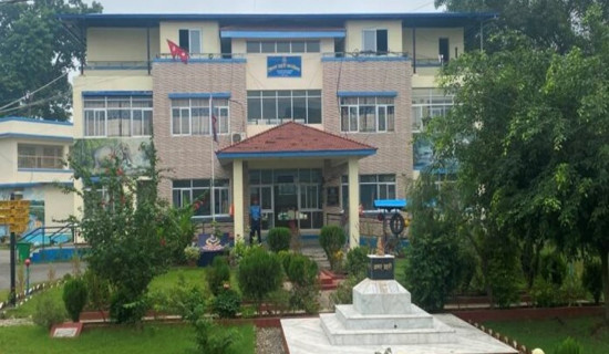 विभिन्न जिल्लाबाट फरार १३ कैदी नवलपुरमा पक्राउ