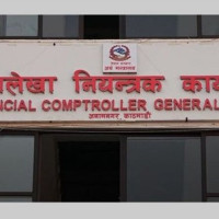 राष्ट्र बैङ्कले बैङ्किङ क्षेत्र ढल्न दिँदैन : गभर्नर अधिकारी