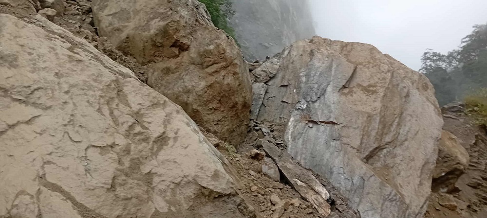 जोमसोम–बेनी सडकको अवरुद्ध हटाउन ब्लास्टिङ गरिने