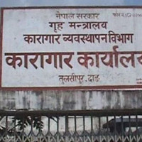 गर्मी छल्दै बालबालिका