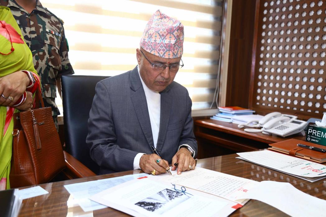 अर्थमन्त्री खनालले गर्नुभयो पदबहाली