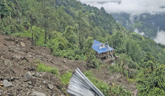 पहिरो गएपछि एघार घरपरिवार विस्थापित