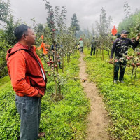 अनुदानको कृषि उपकरण दिने नाममा किसानबाट पैसा उठाउने कार्य अझै रोकिएन