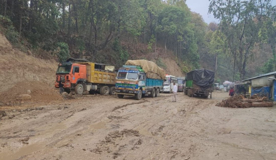 दाउन्नेको सडक तीन दिनदेखि अनियमित