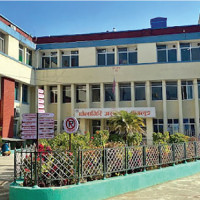 स्ट्रिट लाइटले राजमार्गका सडक झिलिमिली