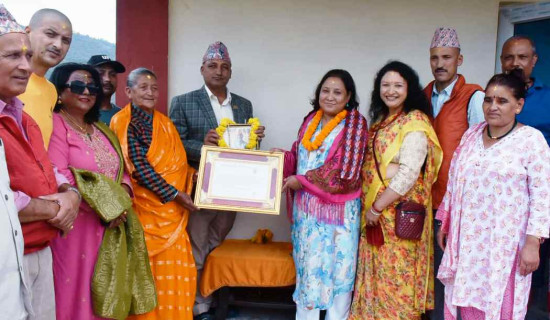 फोटो पत्रकार कविता थापालाई “कमलबहादुर विष्ट स्मृति पुरस्कार”