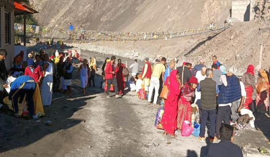 सोह्रश्राद्धको अन्तिम दिन कागबेनीमा श्रद्धालुको भीड