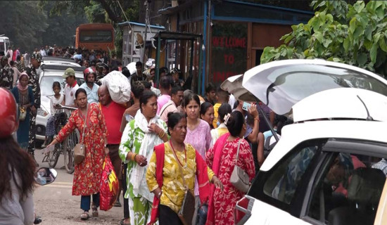 दसैँ मनाउन घर फर्किंदै