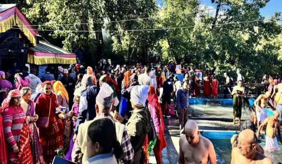 मुक्तिनाथ मन्दिरमा दर्शनार्थीको थामिनसक्नु भिड