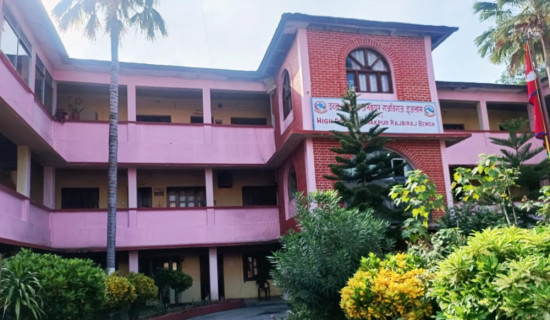 पहिरोले छ घर भत्किए, दस घर उच्च जोखिममा