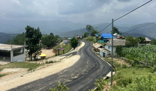 पहिरोले छ घर भत्किए, दस घर उच्च जोखिममा