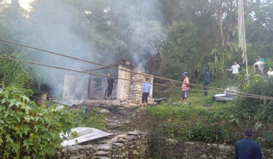 ताप्लेजुङमा आगलागी हुँदा पाँच लाख बढीको क्षति