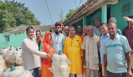 कृषकलाई सिँचाइ सामग्री वितरण
