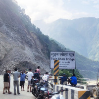 भारतबाट फर्किने नेपाली बिचबाटोमै असुरक्षित