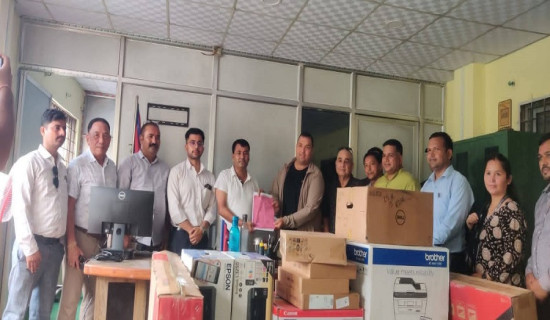 आगजनीबाट क्षतिग्रस्त कोहलपुर नगरपालिकालाई प्याब्सन कोहलपुरको सहयोग