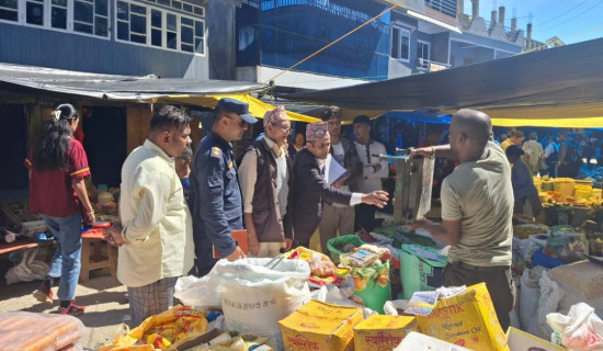 ६१ हजार रुपियाँ बराबरको अखाद्य वस्तु जफत