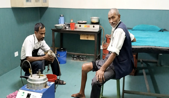 आयुर्वेद तथा वैकल्पिक चिकित्सातर्फ आकर्षण बढ्दो