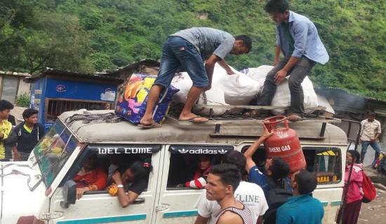 बाजुरामा खानेपानी हाहाकार