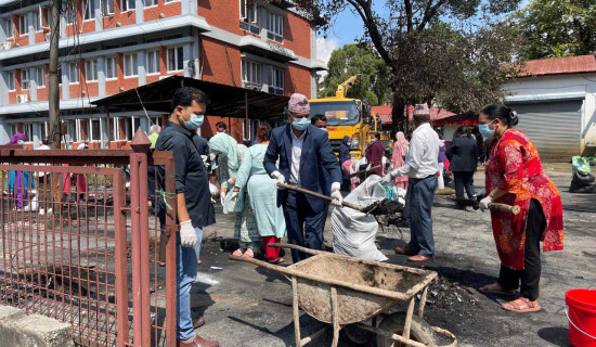 संघीय संसद परिसरबाट कवाडी हटाएर सरसफाइ