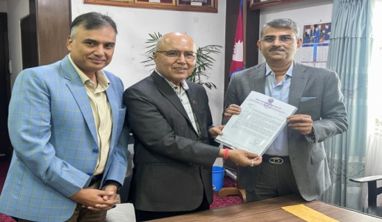 वनस्पति घ्यूतेल उत्पादक संघको ५० लाख सहयोग