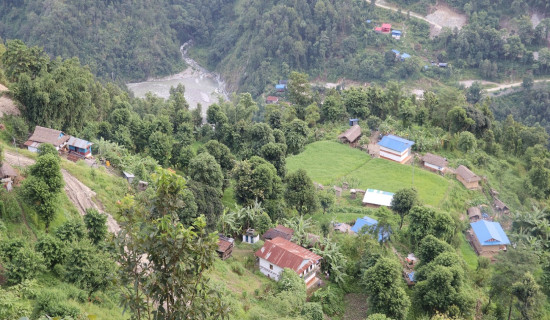 इन्द्रचोकमा किनमेल गर्न आएका सर्वसाधारण