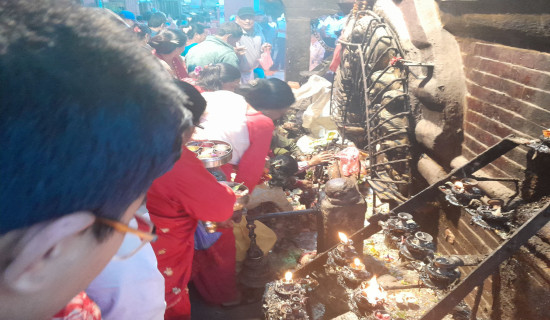 भक्तपुरको तलेजु मन्दिरमा दर्शनार्थीको घुइँचो : राँगो दौडाउने जात्रा सम्पन्न