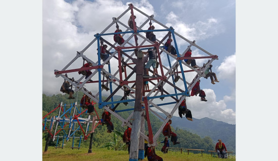 पिर्के पिङमा रमाउँदै स्थानीय